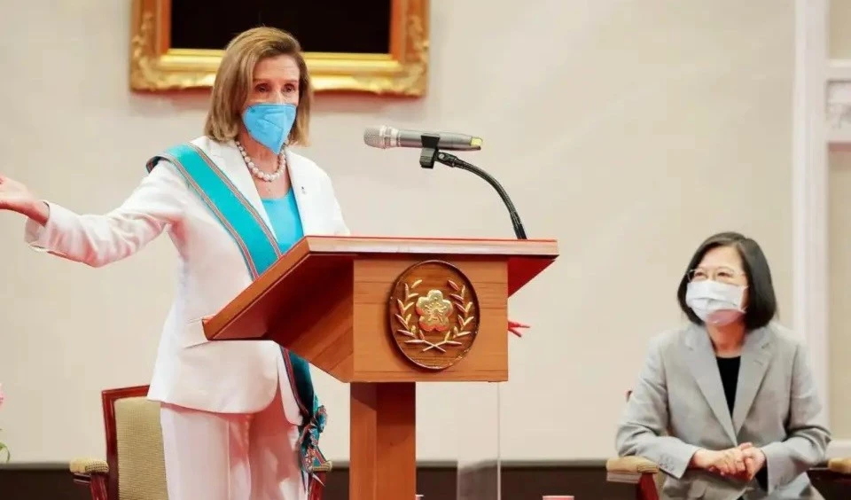 La presidenta de la Cámara de Representantes de EE.UU., Nancy Pelosi, durante su reunión con la líder de Taiwán, Tsai Ing-wen.