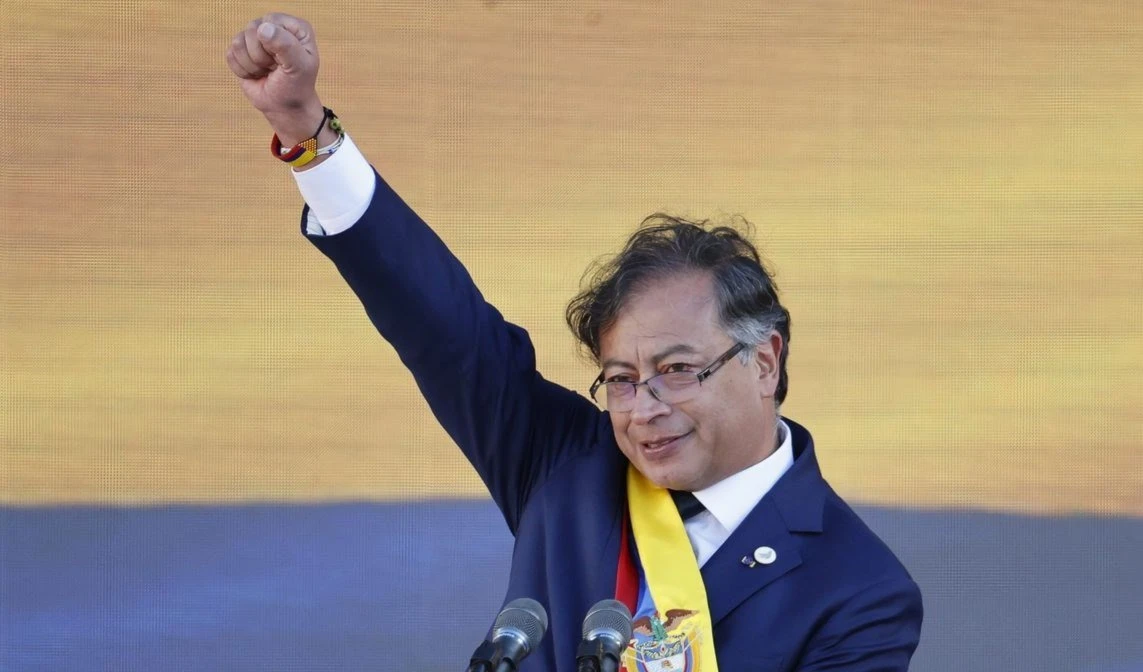 Gustavo Petro fue investido oficialmente el domingo como presidente de Colombia. Gustavo Petro fue investido oficialmente el domingo como presidente de Colombia.