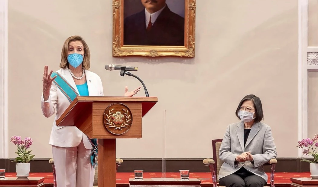 La presidenta de la Cámara de Representantes de EE.UU., Nancy Pelosi, y la líder taiwanesa Tsai Ing-wen. La presidenta de la Cámara de Representantes de EE.UU., Nancy Pelosi, y la líder taiwanesa Tsai Ing-wen.