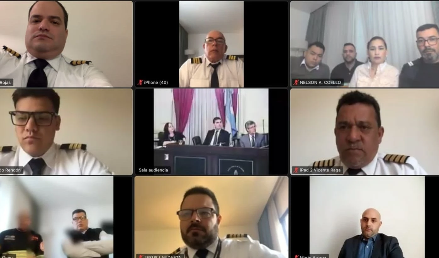 Demandan liberar a tripulantes de avión secuestrado en Argentina