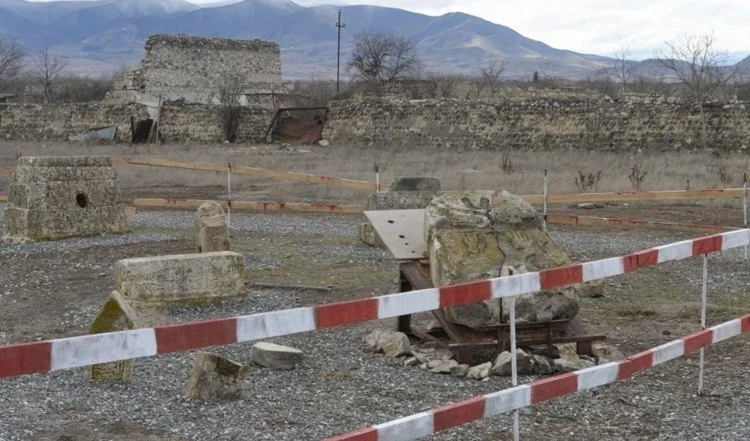 Armenia y Azerbaiyán reportan enfrentamientos armados entre sus fuerzas.