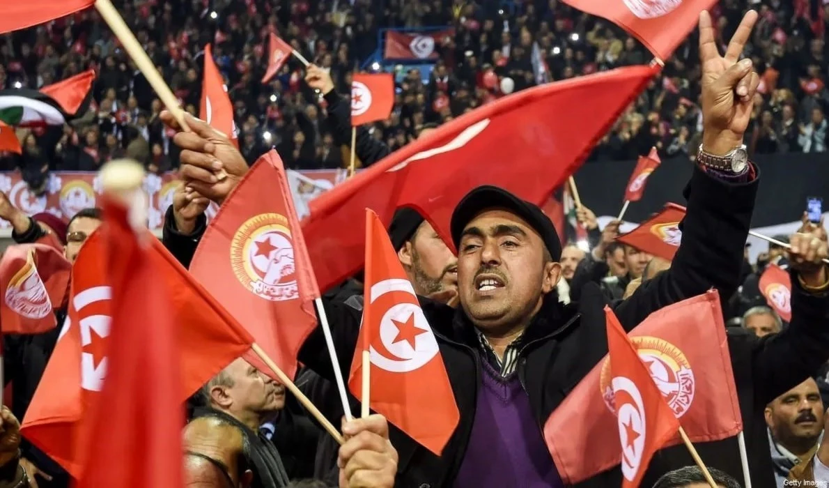 Túnez está luchando por reactivar sus finanzas públicas, que están al borde de la bancarrota, con un creciente descontento por la alta inflación y la ausencia de muchos productos alimentarios.