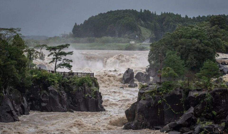 Paso del tifón Nanmadol por Japón. Foto: AFP.