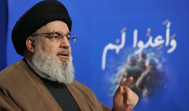 Los medios israelíes y funcionarios gubernamentales acusan constantemente al gobierno de la ocupación de "ceder" ante las "presiones" del Secretario General de Hizbullah.