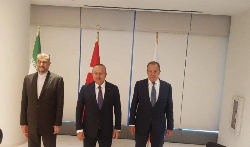 Cancilleres de Irán, Turquía y Rusia celebran reunión conjunta en Nueva York.