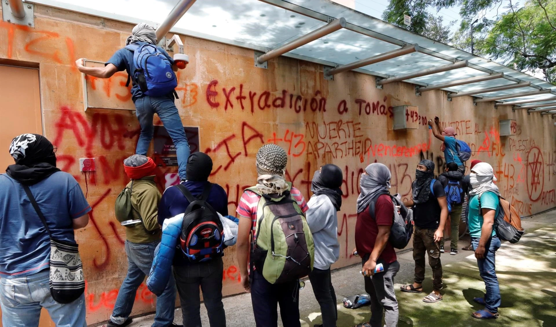 Mexicanos exigen a “Israel” extradición de Tomás Zerón.