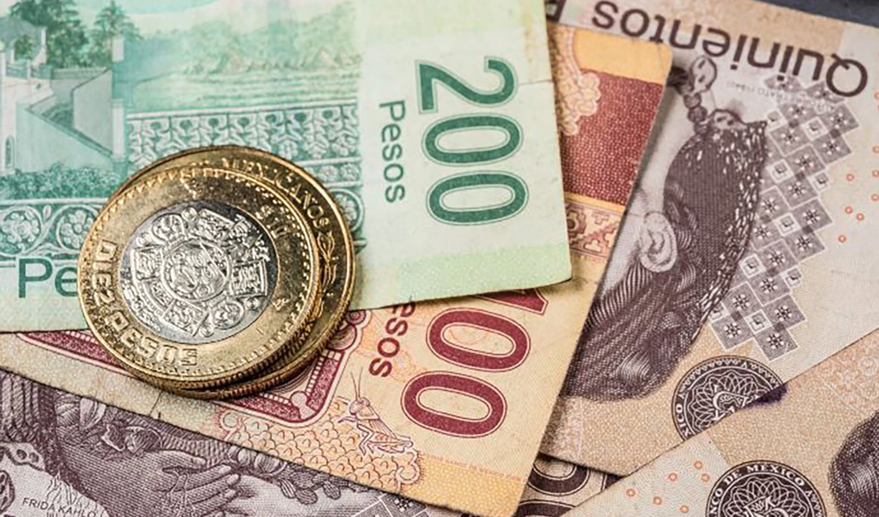 Sector público de México ingresó 308 mil millones de dólares en 2022