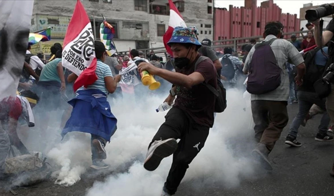 La represión policial dejó 17 personas muertas en Puno, Perú. La represión policial dejó 17 personas muertas en Puno, Perú.