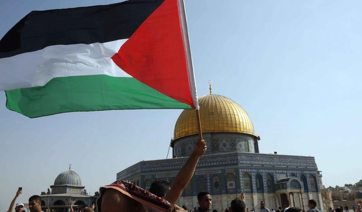 Rechazan veto israelí a izar bandera palestina en lugares públicos.