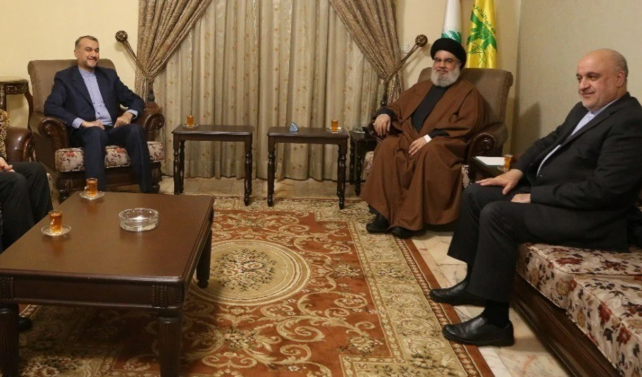 El Secretario General de Hizbollah, Sayyed Hassan Nasrallah, durante su encuentro con el canciller iraní y la delegación que lo acompaña.