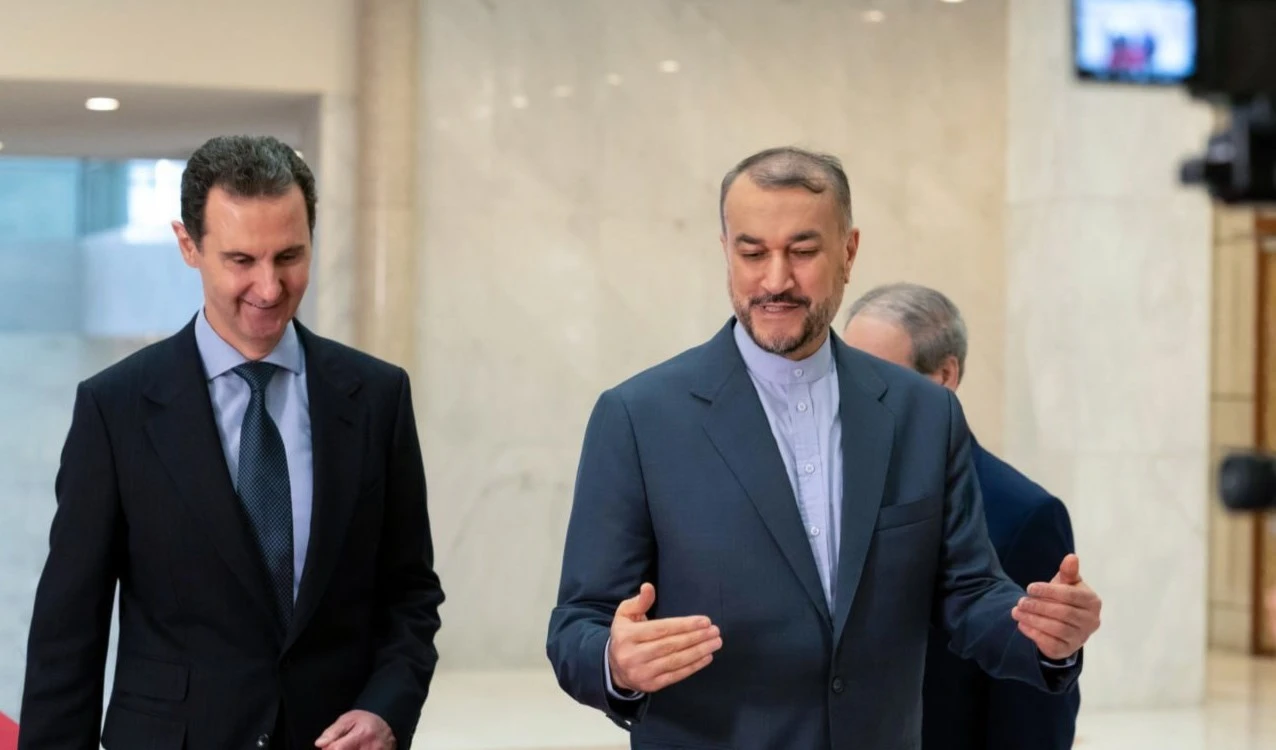 El presidente sirio, Bashar al-Assad, y el ministro de Relaciones Exteriores iraní, Hussein Amir Abdullahian durante su encuentro en Damasco. El presidente sirio, Bashar al-Assad, y el ministro de Relaciones Exteriores iraní, Hussein Amir Abdullahian durante su encuentro en Damasco.