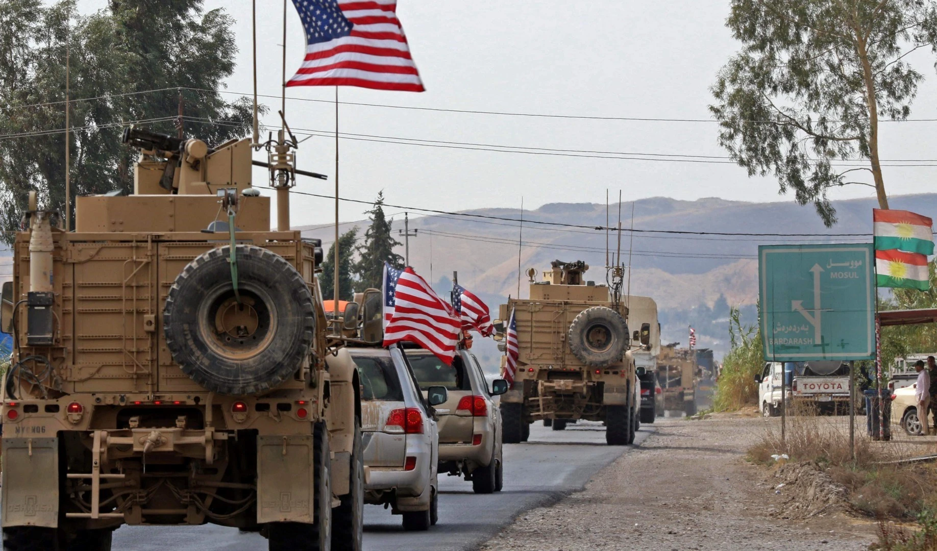 EE.UU roba el  petróleo sirio con el respaldo de las FDS.