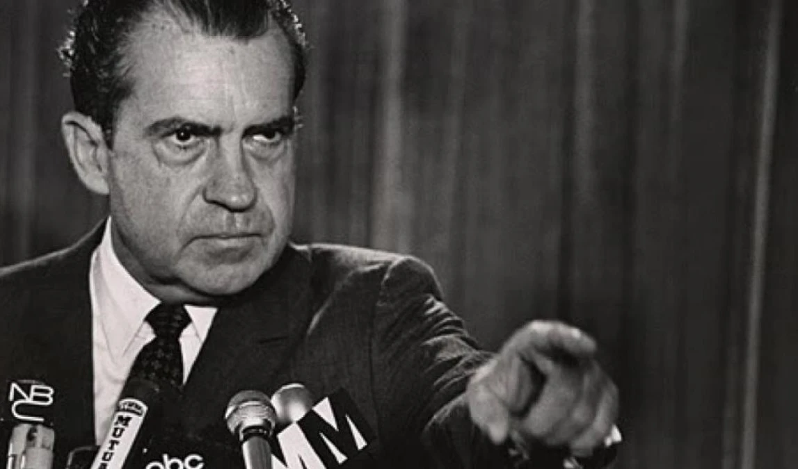 Nixon amenazó con revelar participación de la CIA en muerte de Kennedy