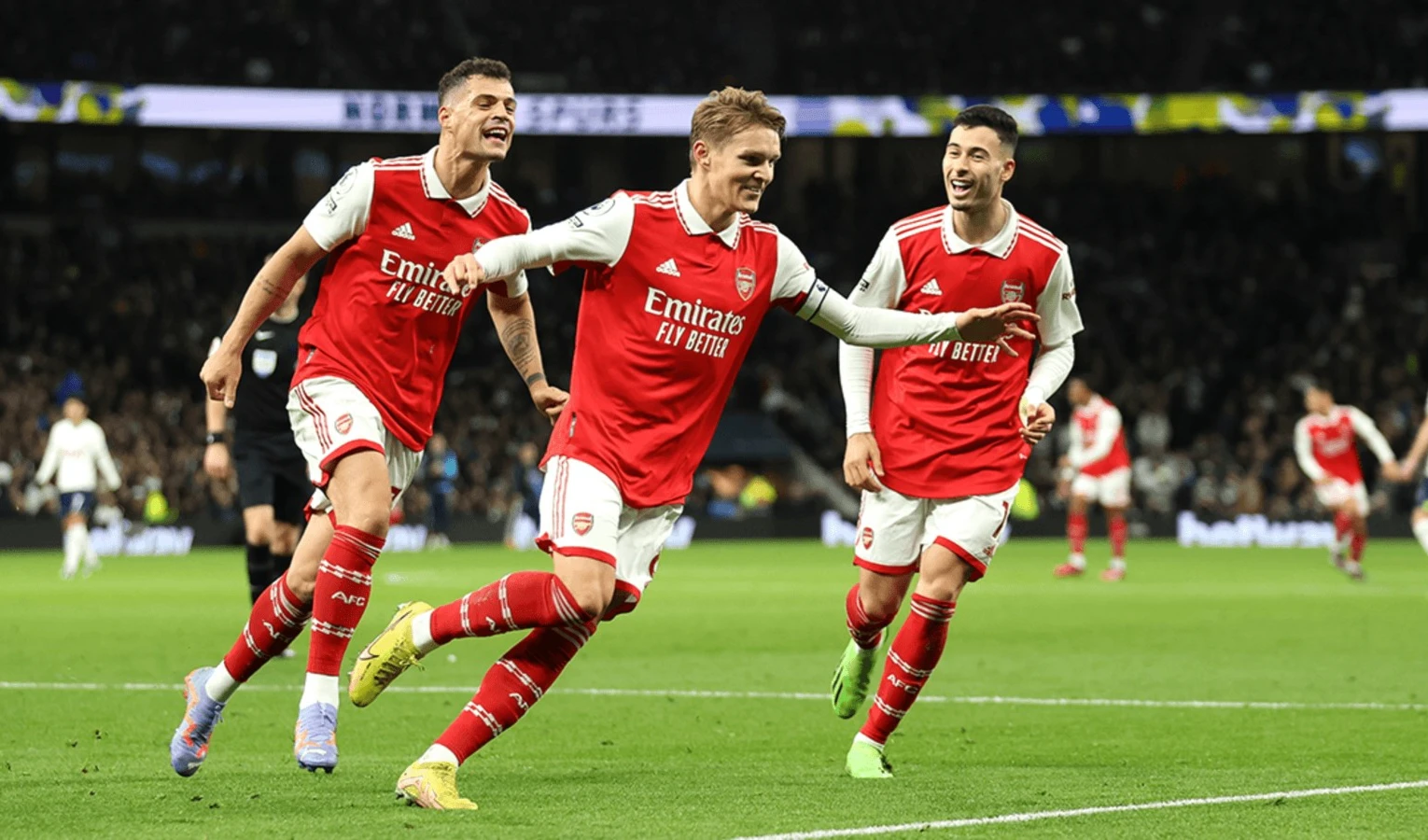 Arsenal refuerza liderazgo en Liga inglesa de fútbol