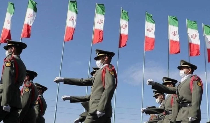 Desfile de los miembros del Cuerpo de la Guardia Revolucionaria de Irán.