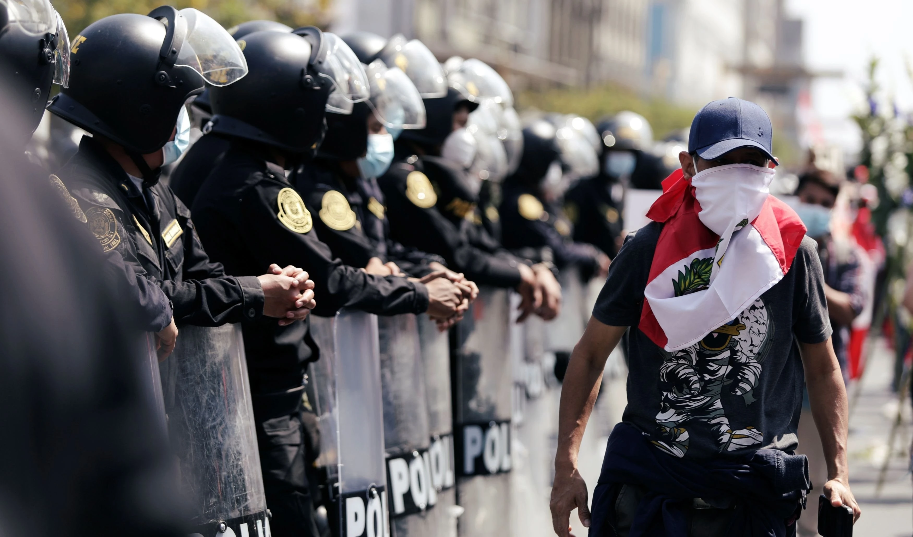 Avanza en Perú marcha para exigir renuncia de Dina Boluarte