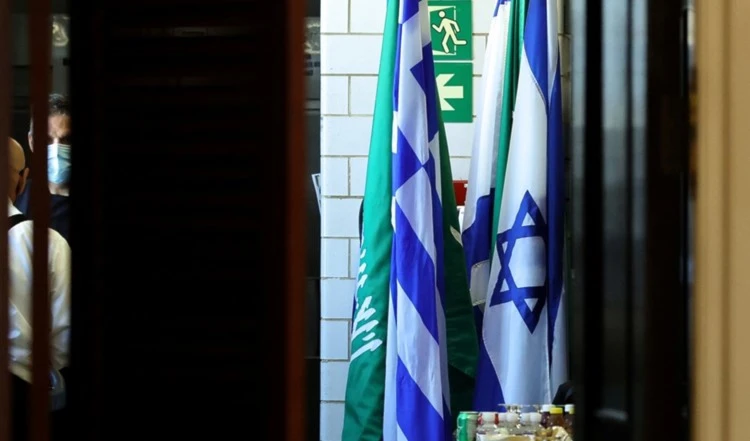 El exprimer ministro Yair Lapid confirmó que "Israel" había iniciado un diálogo sobre la adhesión de Arabia Saudita a los Acuerdos de Abraham.