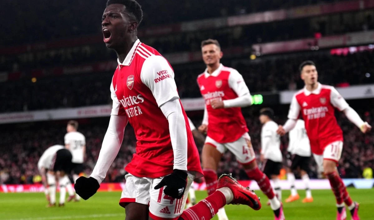 Un épico Arsenal afianza hegemonía en fútbol de Inglaterra Un épico Arsenal afianza hegemonía en fútbol de Inglaterra
