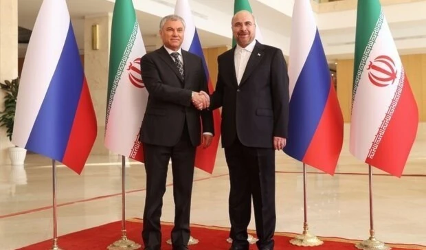 El presidente del Consejo Shura iraní (Parlamento), Baqir Qalibaf, y el máximo dirigente de la Duma estatal rusa, Vyacheslav Volodin.