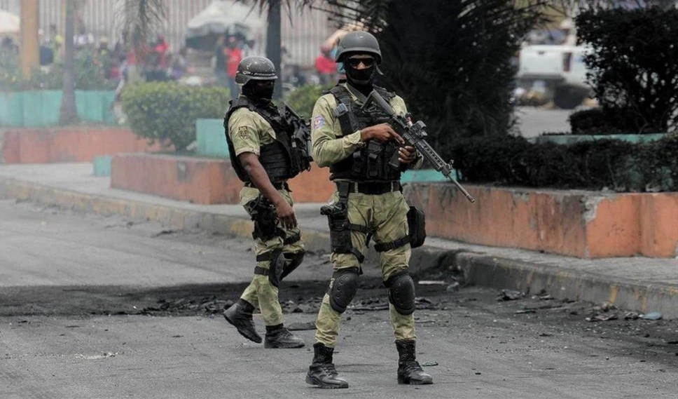 Policías armados atacan residencia privada primer ministro de Haití