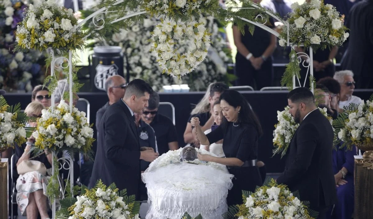 Con participación de Lula termina velorio de Pelé en Brasil