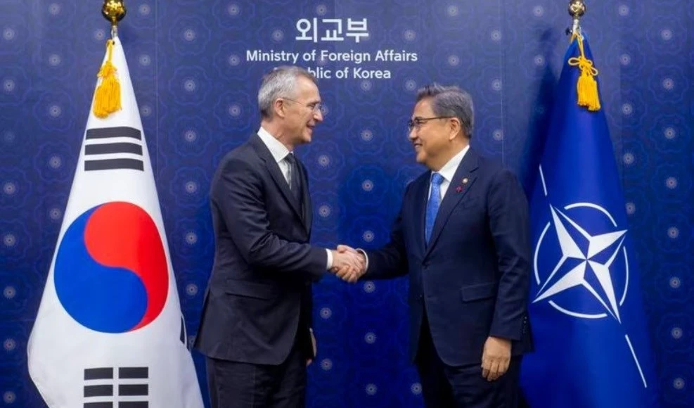 El  secretario general de la OTAN, Jens Stoltenberg, visita Corea del Sur.