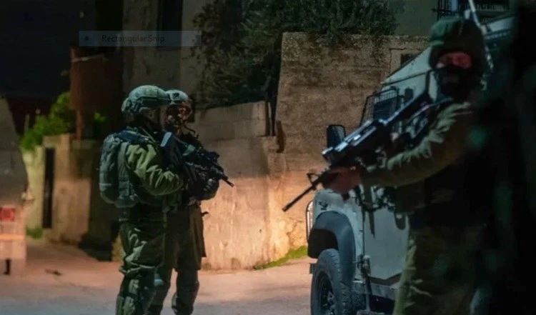 Fuerzas de ocupación israelíes desplegadas en la localidad de Qabatiya, al sur de Yenín.