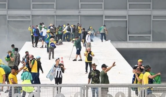 Suman 10 los periodistas agredidos en invasiones golpistas en Brasil Suman 10 los periodistas agredidos en invasiones golpistas en Brasil