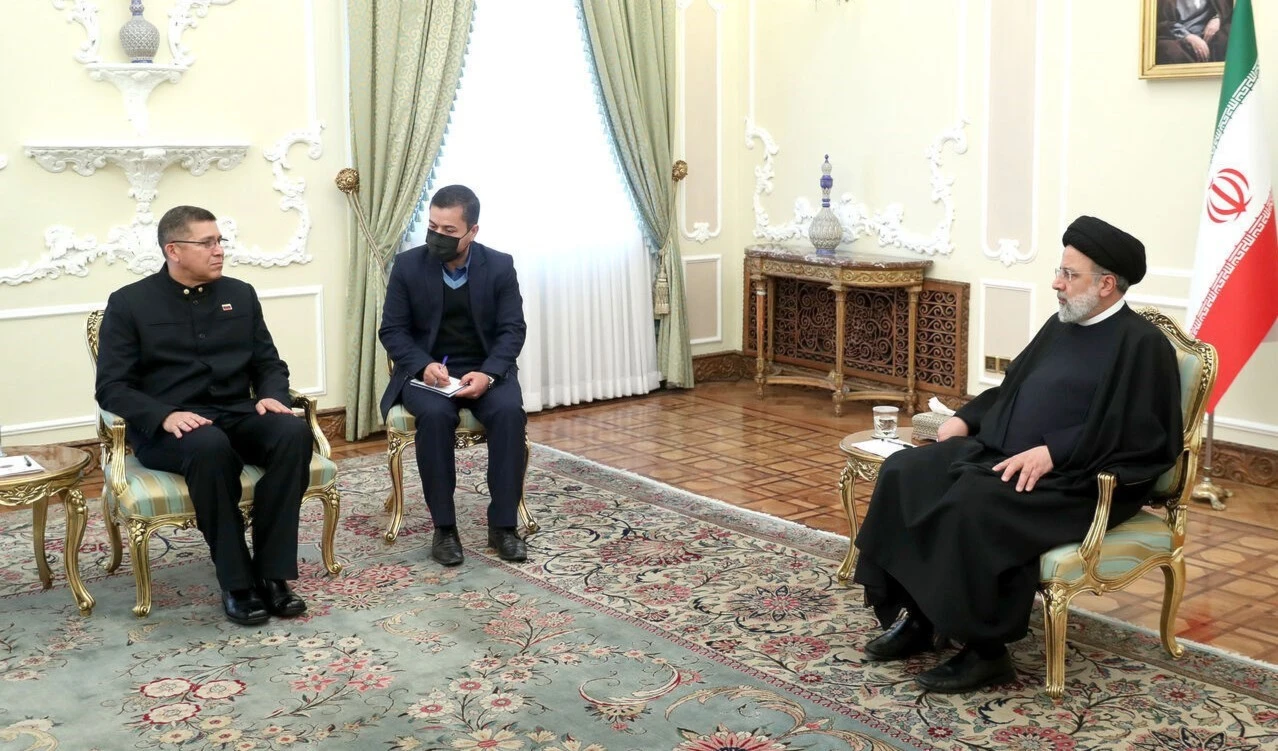 Irán y Venezuela abogan por ampliar cooperaciones bilaterales