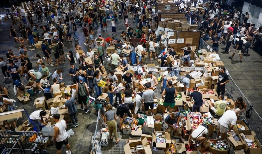 Colonos de "Israel" almacenan alimentos y otros artículículos