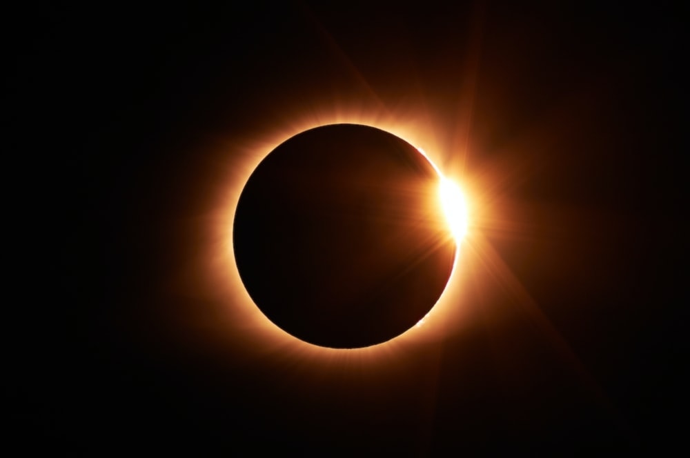 Eclipse solar cruzará varias partes del mundo. Foto: Unsplash. 