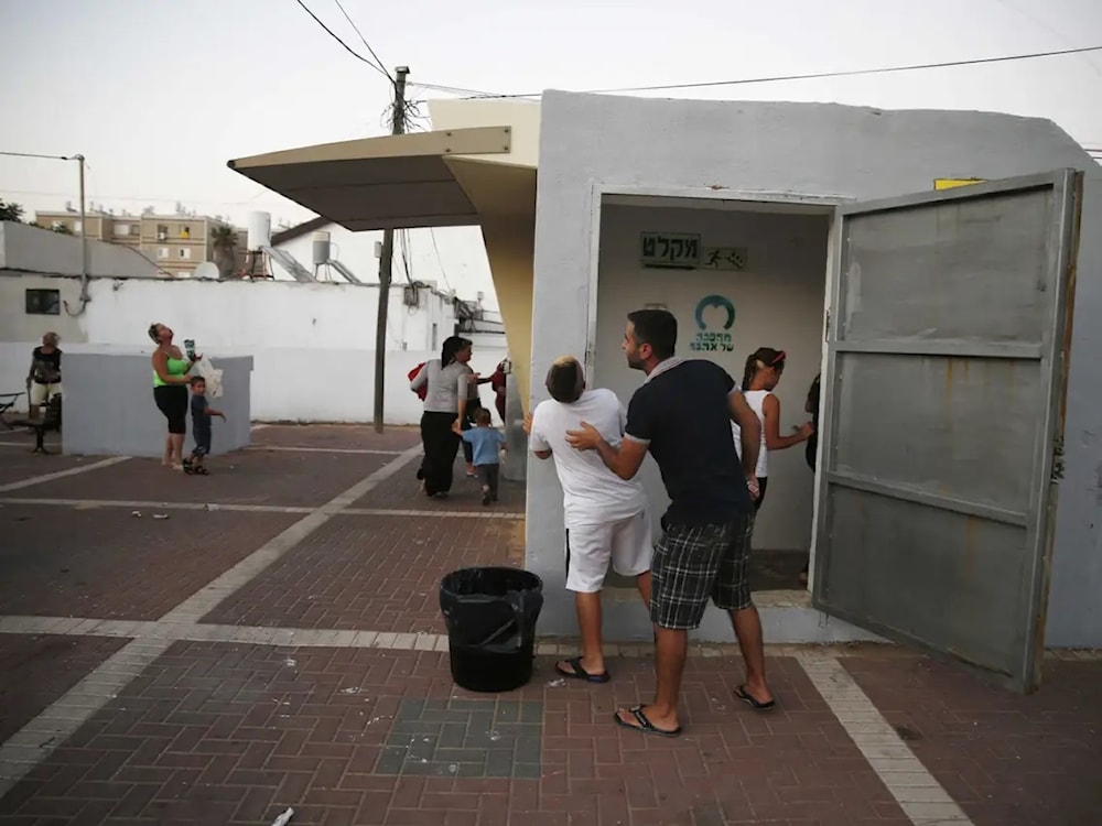 Colonos huyen de sus residencias próximas a la Franja de Gaza.