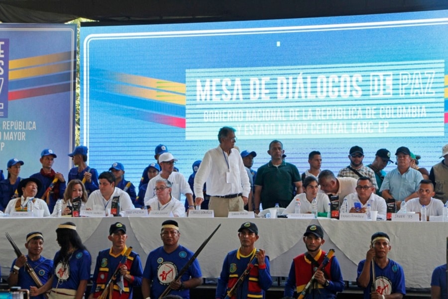 Voceros de las delegaciones del Gobierno y del Estado Mayor Central, 8 de octubre de 2023. Foto: EFE. 