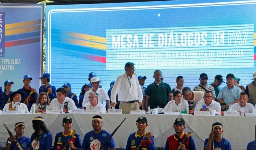 Voceros de las delegaciones del Gobierno y del Estado Mayor Central, 8 de octubre de 2023. Foto: EFE.