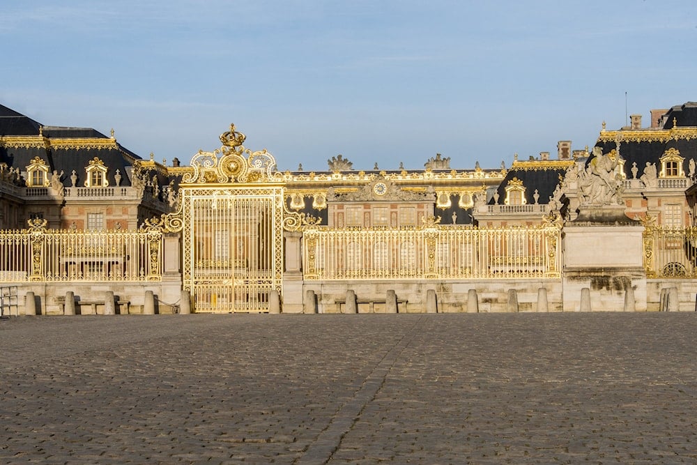 Francia evacuó el Palacio de Versalles y varios aeropuertos