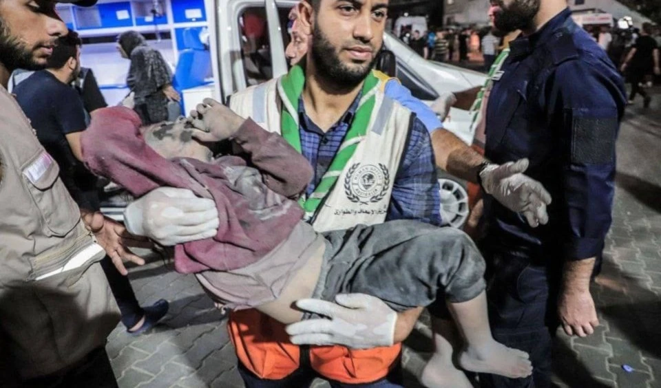 De acuerdo con datos preliminares, el ataque dejó cuantiosos heridos y grandes daños a la infraestructura de gran parte de la iglesia.