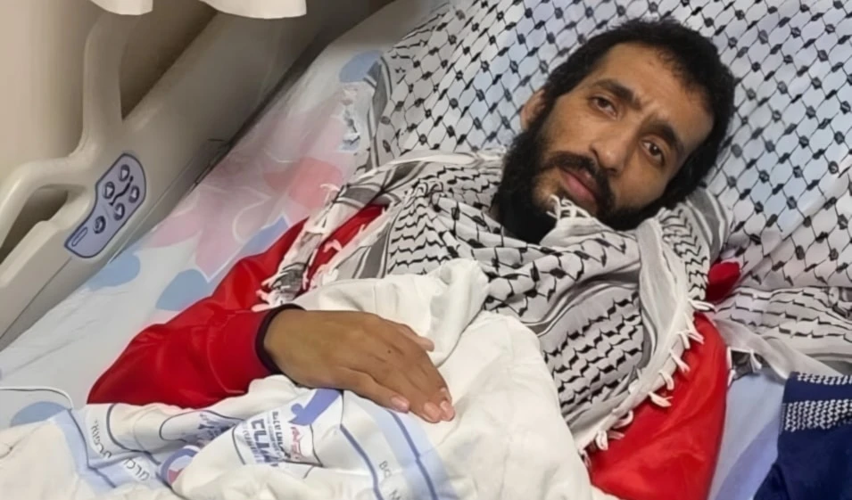 El prisionero palestino Kayed Al-Fasfous continúa la huelga de hambre abierta. El prisionero palestino Kayed Al-Fasfous continúa la huelga de hambre abierta.