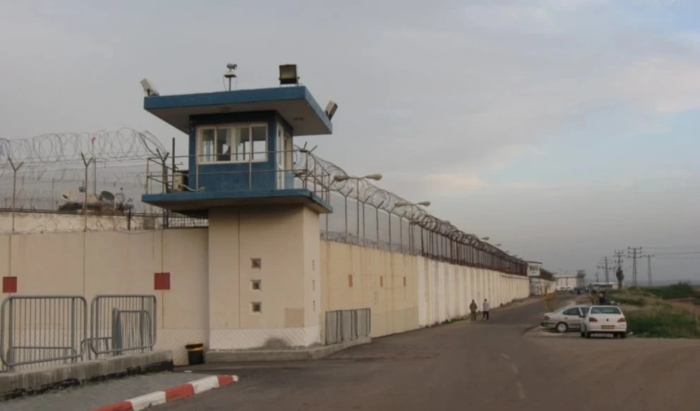 El ejército israelí convirtió las cárceles en centros militares cerrados.