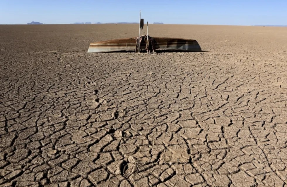 Sequía convierte en un enrome desierto al lago Poopó, en Bolivia 