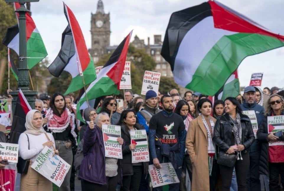 Miembros del partido laborista británico dimiten y apoyan a Palestina