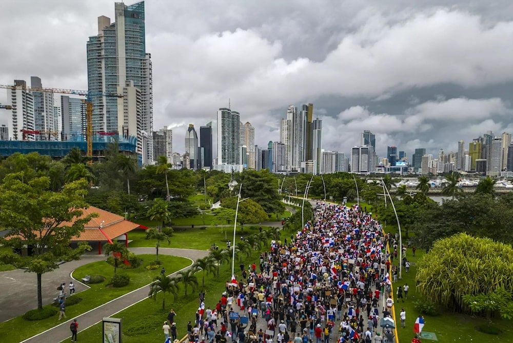 Al compás del tamborito, marcha de Panamá rechazó la minería. Foto: AFP. 