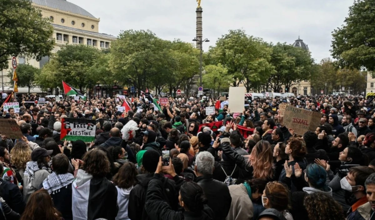 Multitudes en Francia marchan a favor de Palestina pese a prohibición Multitudes en Francia marchan a favor de Palestina pese a prohibición