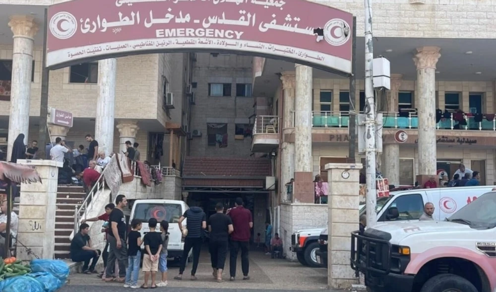 Desde horas de este domingo el ejército israelí bombardea edificios circundantes al Hospital Al-Quds, en un radio de 50 metros. Desde horas de este domingo el ejército israelí bombardea edificios circundantes al Hospital Al-Quds, en un radio de 50 metros.