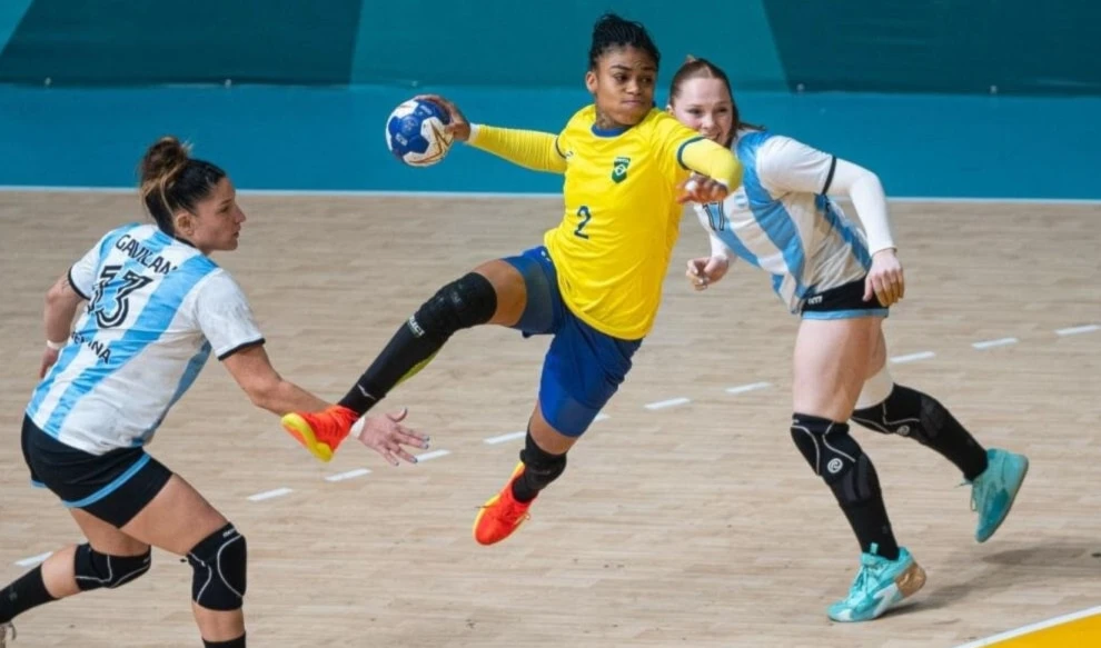 Mujeres de Brasil triunfan en balonmano y baloncesto de Santiago 2023