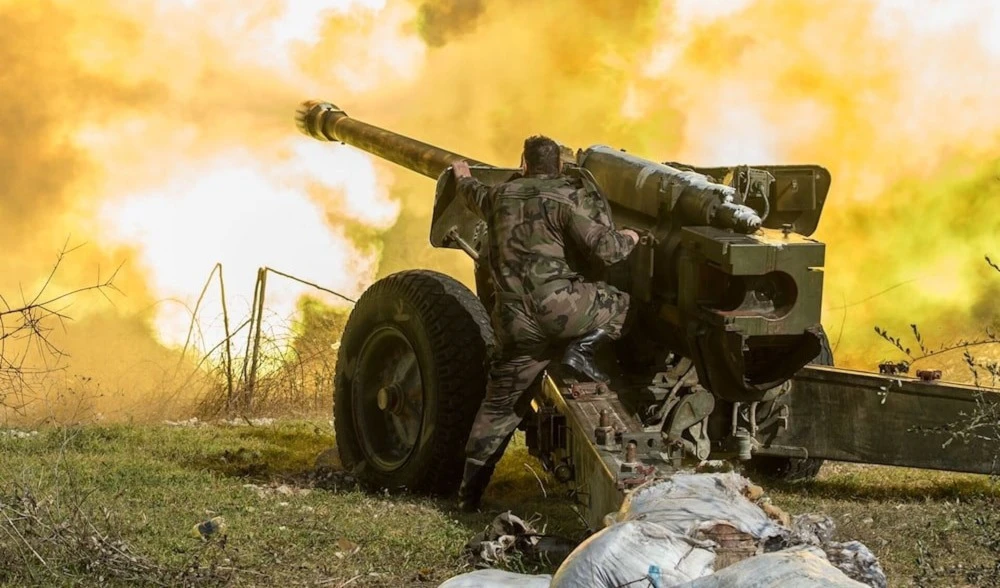 Artillería siria bombardea bases terroristas en Hama e Idlib.