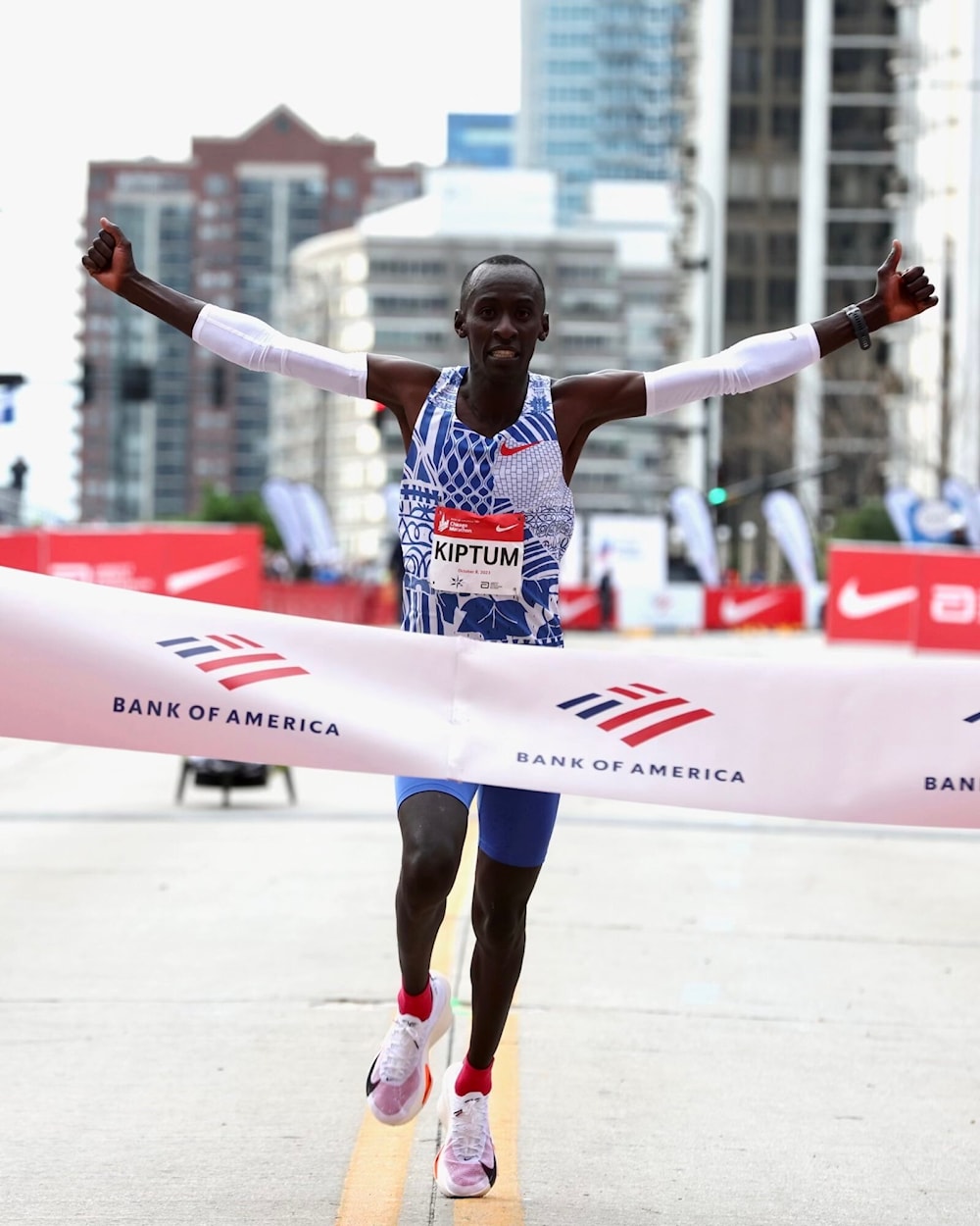 Keniano Kiptum establece récord mundial en maratón de Chicago