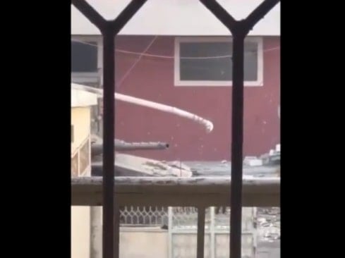 Tanques israelíes en las inmediaciones del hospital pediátrico Al-Rantisi.