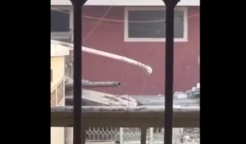 Tanques israelíes en las inmediaciones del hospital pediátrico Al-Rantisi.