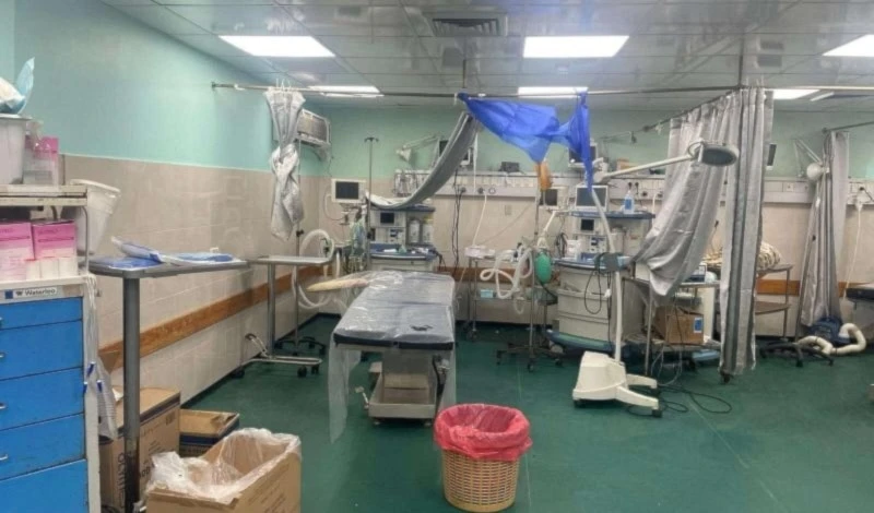 Los médicos y trabajadores del Complejo Médico Al-Shifa improvisaron quirófanos para atender a los heridos ante el asedio israelí a este centro.