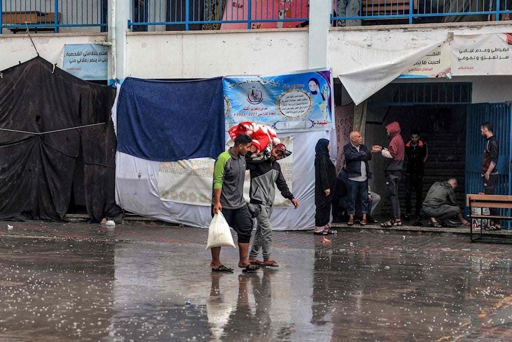 La mayoría de las familias desplazadas duermen en las calles en medio de condiciones climáticas adversas.